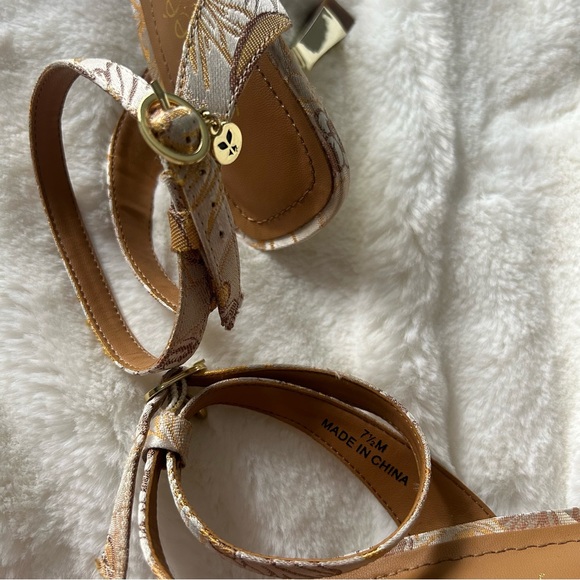 J. RENEE Floral Vaarika Heel in Gold / Taupe - Yellow / White - Picture 6 of 9